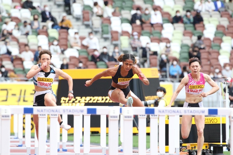 【セイコーゴールデングランプリ2022】女子100mハードル、ハードルを飛び越える選手たち