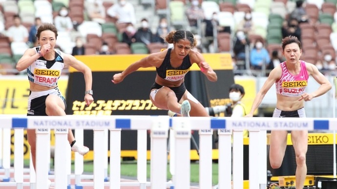 【セイコーゴールデングランプリ2022】女子100mハードル、ハードルを飛び越える選手たち