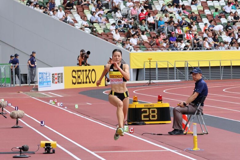 【セイコーGGP】女子 三段跳: 久しぶりの国立競技場で優勝を飾った高島真織子(九電工)