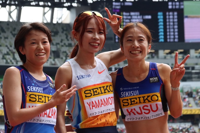 【セイコーGGP】女子 3000m:レース後に笑顔を見せる3位山本有真(写真中央)、4位楠莉奈(写真右)、6位山崎りさ(写真左)の積水化学勢