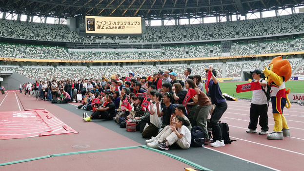 【セイコーGGP】競技終了直後のアスリートと集合写真+ハイタッチ!